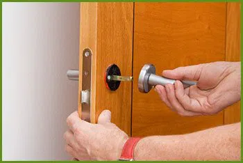 Neighborhood Locksmith Services Everett, WA 425-223-3372 - 14-install-new-Lock